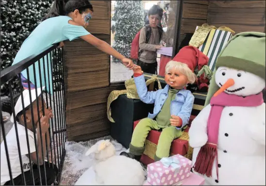  ?? PICTURE: TRACEY ADAMS AFRICAN NEWS AGENCY (ANA) ?? Santa’s Village at the V&amp;A Waterfront promises all visitors a memorable taste of Christmas.