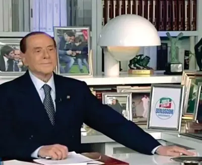  ??  ?? Su Canale 5 Il leader di Forza Italia Silvio Berlusconi, 81 anni, nell’intervista rilasciata ieri nell’edizione serale del