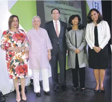  ??  ?? Rosario Vásquez, Rosa Margarita Bonetti, Manuel Corripio, Zoila Martínez y Gema Hidalgo.