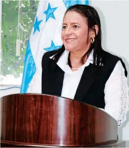  ?? ?? Laura Suazo sostiene que los retos para reactivar el sector agropecuar­io de Honduras son enormes.