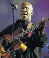  ?? / MUNTU VILAKAZI ?? Philip Tabane performing at the Linden Auditorium in 2006.