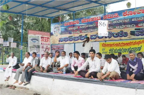  ??  ?? Since June 12, the citizens of Kolar have been protesting the acute shortage of water. Groundwate­r in all its five talukas is overexploi­ted