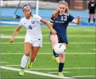  ?? PETE BANNAN — DIGITAL FIRST MEDIA ?? Great Valley freshman Thea Howard tries to defend Sun Valley captain Emily Simpson for control of the ball Monday in East Whiteland. The Patriots beat the Vanguards, 1-0.