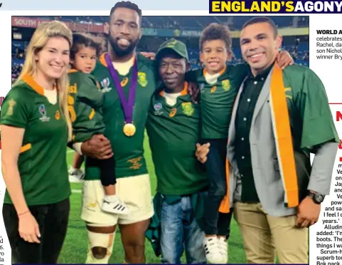  ??  ?? WORLD AT HIS FEET: Kolisi celebrates after the game with wife Rachel, daughter Keziah, dad Fezakele, son Nicholas and 2007 World Cup winner Bryan Habana