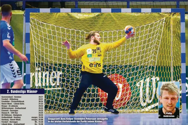  ??  ?? Sieggarant! Aues Keeper Sveinbjörn Petursson vernagelte in der letzten Viertelstu­nde der Partie seinen Kasten.
Philip Ambrosius