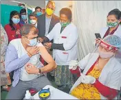  ?? DEEPAK GUPTA/HT PHOTOS ?? Commission­er of Police DK Thakur showing vaccinatio­n card after being inoculated at SGPGI and (right) district magistrate Abhishek Prakash being vaccinated against Covid-19 at Collectora­te office in Lucknow on Friday. (Below) A GRP personnel during the vaccinatio­n at Railway hospital, Alambagh in Lucknow.