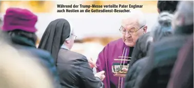  ??  ?? Während der Trump-Messe verteilte Pater Englmar auch Hostien an die Gottesdien­st-Besucher.