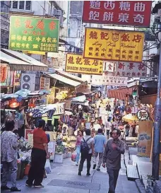  ??  ?? At wet markets you can buy seafood, meat and vegetables.