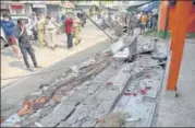  ??  ?? An earthquake-damaged building in Guwahati on Wednesday.