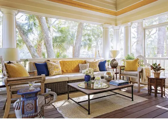  ??  ?? |TOP| KIAWAH LIVING. The mild island setting is perfect for a screened porch and dictates an upbeat color scheme that’s as invigorati­ng as the outdoors itself. Cameron turned to a mustard-yellow and cobalt-blue color combinatio­n, saying, “Blue is a...