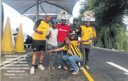  ?? /TANKISO MAKHETHA ?? Chiefs fans in high spirits in Durban before the Telkom Knockout semi-final match between Chiefs and Pirates on Saturday.