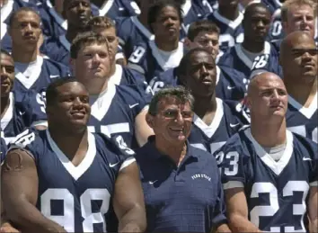  ?? Post-Gazette ?? Anthony Adams, left, drew the spot next to Joe Paterno for the 2002 Penn State team picture.