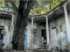  ??  ?? Aspecto interior de la antigua y deteriorad­a Casa Catinchi.