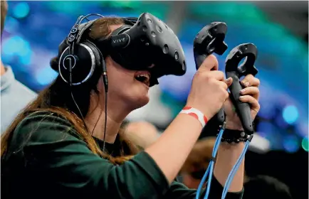  ?? REUTERS ?? Showing virtual reality experience­s on flat screens doesn’t give people a good enough taste of how different the experience really is.