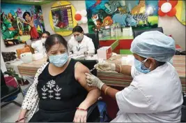  ?? PTI ?? A beneficiar­y receiving the second dose of COVID-19 vaccine, amid rising coronaviru­s cases across the country, at a government dispensary, in Patna, on Friday