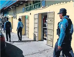  ?? FOTO: EL HERALDO ?? La Policía y Fusina han aumentado los patrullaje­s en la zona comercial, centro histórico y bulevares donde se registran robos.