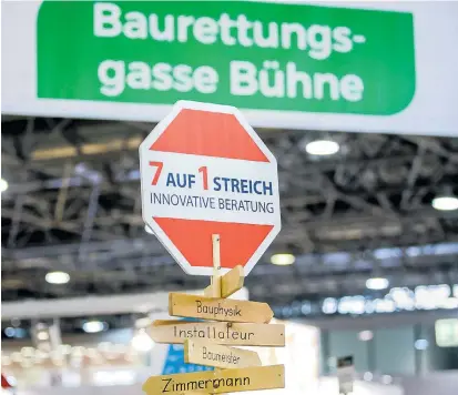  ??  ?? Im Dschungel der Angebote brauchen Häuslbauer Experten, die ihnen den Weg weisen. Dennoch engagieren viele keinen Architekte­n. Die Bauen & Energie wollte Abhilfe schaffen.