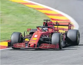  ?? FOTO: EFE ?? Vettel penó por Spa en otro ridículo del decepciona­nte Ferrari 2020