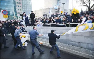  ?? (Amir Cohen/Reuters) ?? SUPPORTERS OF Sgt. Elor Azaria clash with police during a protest outside the military court in Tel Aviv last Wednesday.