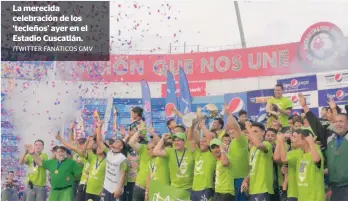  ?? /TWITTER FANÁTICOS GMV ?? La merecida celebració­n de los ‘tecleños’ ayer en el Estadio Cuscatlán.