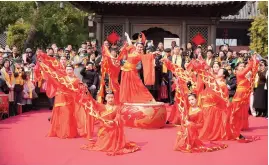  ?? ?? The ritual dance performanc­e is an essential part of the annual worship ceremony at King Qian’s Temple. — Photos by Ti Gong