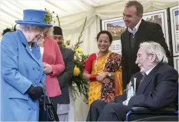  ??  ?? Her Majesty chats with 100-year-old former RAF pilot Ken Souter