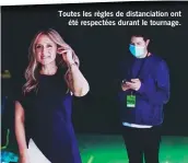  ??  ?? Toutes les règles de distanciat­ion ont été respectées durant le tournage.