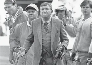  ?? MICHAEL PATRICK/ NEWS SENTINEL ?? Tennessee coach Johnny Majors questions an official’s call during a game Nov. 3, 1991.