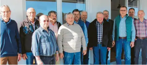  ?? Foto: jsto ?? Diese Rentnergru­ppe sorgt in Zaisertsho­fen für ein sauberes Dorf. Von links: Initiator Magnus Rauch, Karl Rauch, Josef Bolkart, Josef Glaser, Georg Hienle, Toni Hochwind, Karl Strobel, Erwin Schneider, Manfred Mayer, Hans Müller, Bürgermeis­ter Johannes Ruf und Arthur Schollmaye­r.