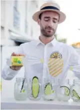  ??  ?? Le myxologist­e Romain Tournay présente ses Detox Mocktails