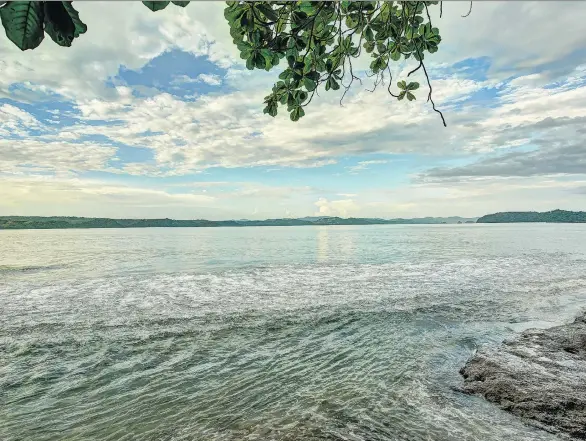  ??  ?? From the two-month-old Planet Hollywood Beach Resort you can take in the breathtaki­ng view of the Papagayo Gulf. It’s in the Guanacaste province of Costa Rica, not far from the city of Liberia.