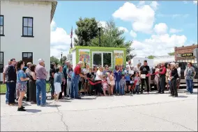  ?? PHOTOS BY MEGAN DAVIS/MCDONALD COUNTY PRESS ?? Those looking to beat the heat with a sweet treat and members of the McDonald County Chamber of Commerce gathered to celebrate as Shauna Lopez held a ribbon cutting for Honey’s Snow Cones on Tuesday, June 18. The traveling treatery can be found on the Pineville square Monday through Friday, from about 11 a.m. until 5 p.m. with discretion for inclement weather. On the weekends, Honey’s Snow Cones will visit local special events and festivals.