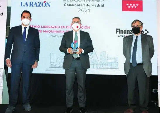  ??  ?? Pierre Nicola Fovini, CEO de Finanzauto, junto a Ignacio Aguado y Francisco Marhuenda