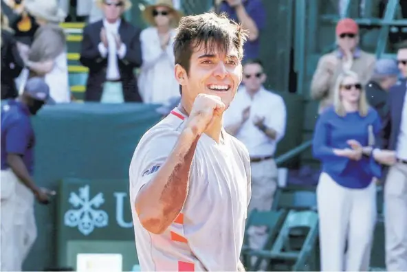  ??  ?? Christian Garin celebra en la arcilla de Houston su primer título en un torneo ATP.