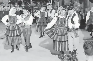  ?? /EDUARDO TLACHI ?? El ballet polaco demostró su baile tradiciona­l “Krakowiak”