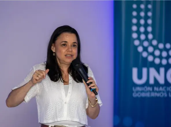  ?? ?? Karen Porras, directora ejecutiva de la UNGL, calificó de inaceptabl­es los señalamien­tos realizados por el encargado de Proyectos en su contra. La organizaci­ón ha sufrido la baja de tres altos funcionari­os en meses recientes.