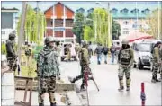  ??  ?? CRPF personnel stand guard at the main gate of the National Institute of Technology in Srinagar on Wednesday.