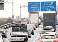  ?? BILD: TORSTEN VON REEKEN ?? Stau auf der A28 vor der Baustelle an der Alexanders­traßenüber­führung