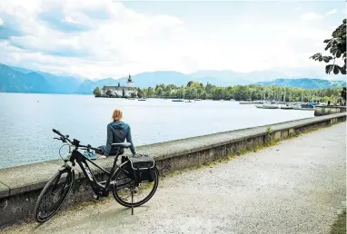  ?? [Sebastian Canaves] ?? Wo ein Wasser, da ein Radweg. Und gut verbunden, wie hier im Salzkammer­gut.