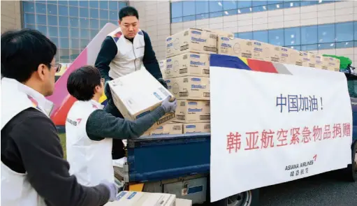  ??  ?? January 30, 2020: The first batch of relief materials donated by Asiana Airlines is being loaded onto the vehicle. The relief supplies are scheduled to arrive at Beijing Capital Airport on January 31. courtesy of Asiana Airlines