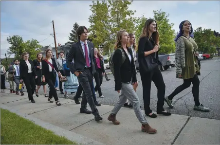  ?? THOM BRIDGE — INDPENDENT RECORD VIA AP ?? Young plaintiffs in a climate lawsuit challengin­g Montana’s government for not doing enough to combat climate change are seen outside the Lewis and Clark County courthouse Monday in Helena, Mont.