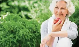  ??  ?? Äpfel können helfen, den LDL-Cholesteri­nwert zu reduzieren