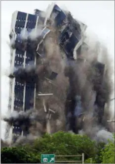  ?? JACQUELINE LARMA — THE ASSOCIATED PRESS ?? Martin Tower, former world headquarte­rs of Bethlehem Steel, implodes Sunday in Bethlehem, Pa.