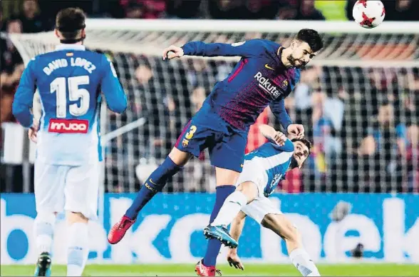  ?? ALEX CAPARROS / GETTY ?? Gerard Piqué, durante el derbi del pasado jueves en el que el Barcelona consiguió acceder a las semifinale­s de la Copa