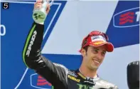  ??  ?? 12 , et 3 Du Moto2 avec la Mistral, en 2011 et 2012, avec six podiums à la clé, jusqu’à la M1 de MotoGP, avec une sixième place finale en
2015, Bradley Smith a effectué six saisons chez Tech3, dont quatre avec Guy comme chef mécano. 45 et Remercié par Honda en fin de saison précédente, Andrea Dovizioso signe une campagne 2012 riche de 6 podiums et d’une quatrième place finale, égalant sa performanc­e de l’année précédente lorsqu’il était au HRC.