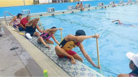  ??  ?? Members of the PADS dragon boat team have been training hard since August last year (above). The 35-strong team (left) is one of three groups representi­ng the Philippine­s in the CCB Asia Hong Kong Internatio­nal Dragon Boat Races.