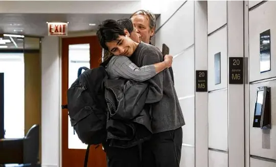 ?? ASHLEE REZIN /CHICAGO SUN-TIMES VIA ASSOCIATED PRES ?? Ryan Wilder hugged his mother, Lucia Morales, at their lawyer’s office after the settlement was reached on Wednesday.