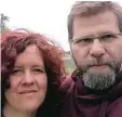  ??  ?? Monika und Thomas Malcher betreiben den Tierstadel im Adelzhause­r Weiler Michelau. Seit längerer Zeit haben sie Streit mit ihrem Vermieter.