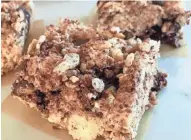  ?? JENNIFER RUDE KLETT ?? Dark Chocolate & Macadamia Rice Krispies Bars call for chocolate chips, mini marshmallo­ws and buttery macadamia nuts.