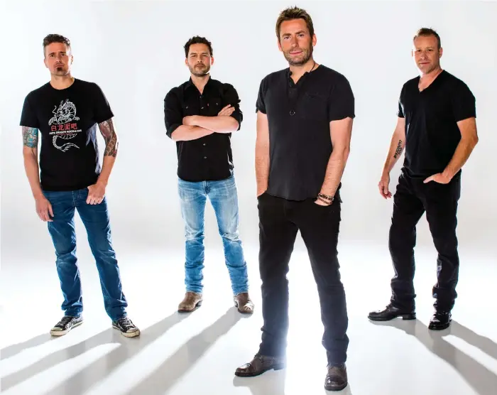  ?? Bild: RICHARD BELAND ?? ÅTERVÄNDER TILL RÖTTERNA. Nickelback startades i Kanada 1995 och består av trummisen Daniel Adair, gitarriste­n Ryan Peake, sångaren Chad Kroeger och hans bror, basisten Mike Kroeger.